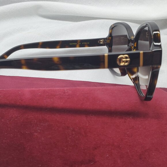 Gucci Womens Monochromatic 57MM Rectangular Sunglasses EUC Worn Once - Picture 10 of 13